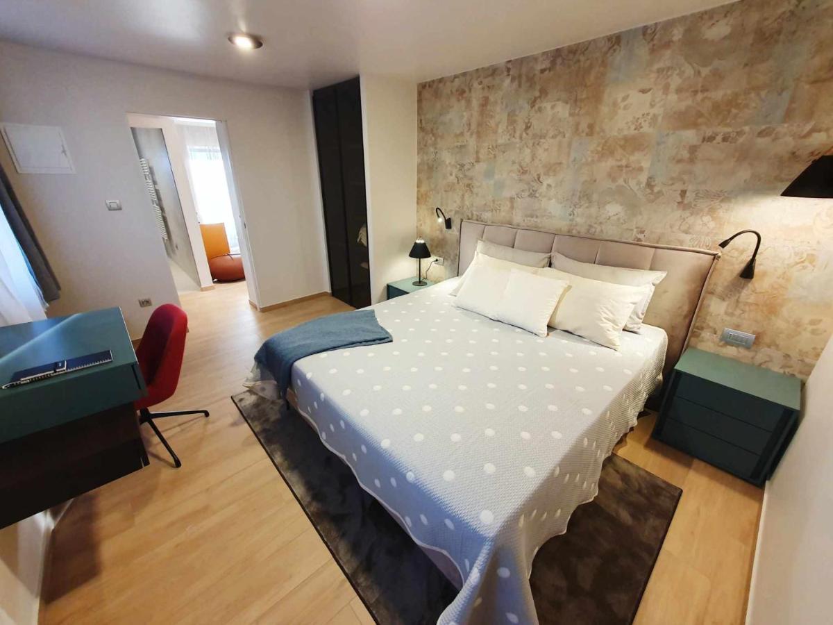 New Ana Design City Center Apartments Pula Exterior photo